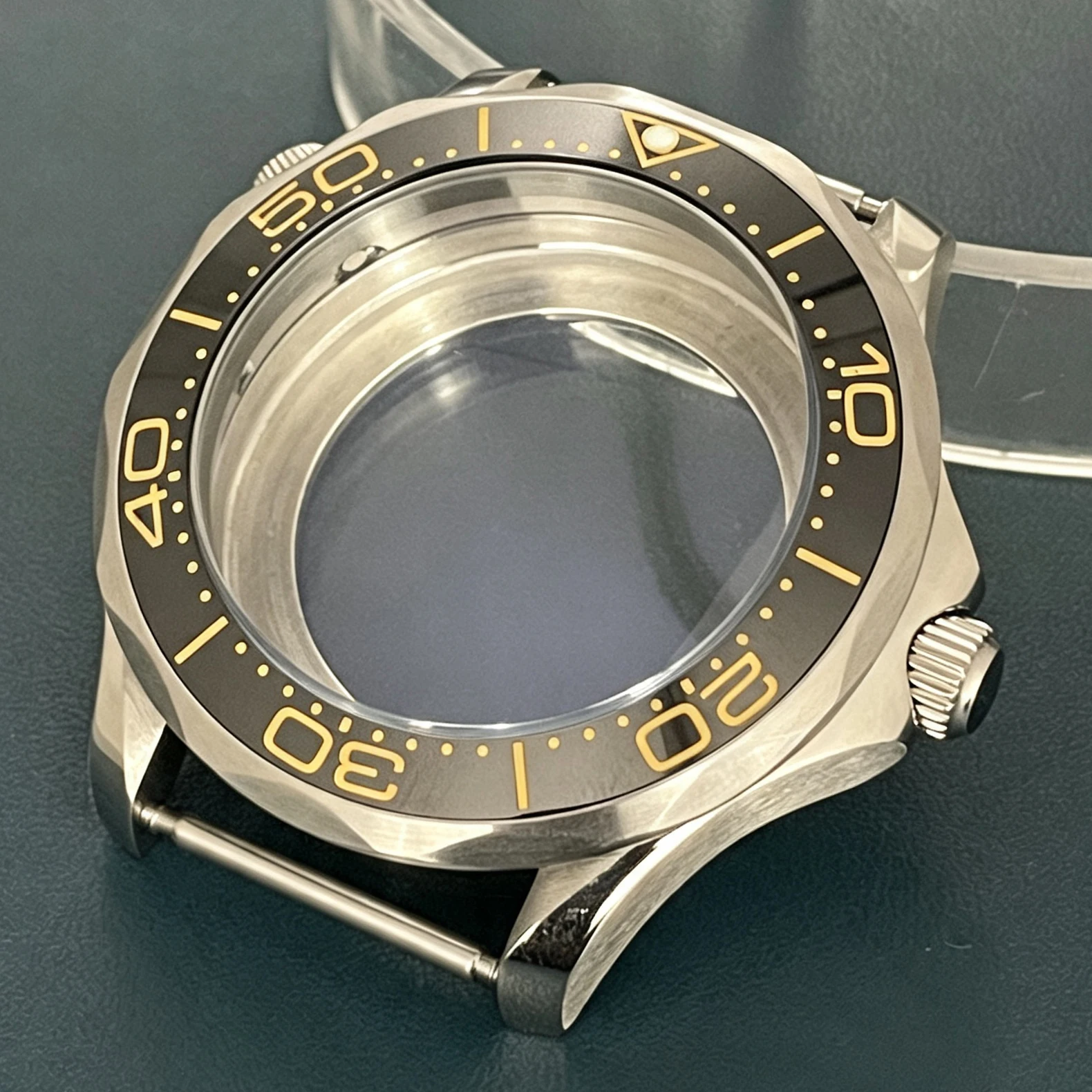 41.5mm Waterproof Stainless Steel Case, Compatible With 8215 and ST1612 Movements, Repair and Replacement of Watch Components