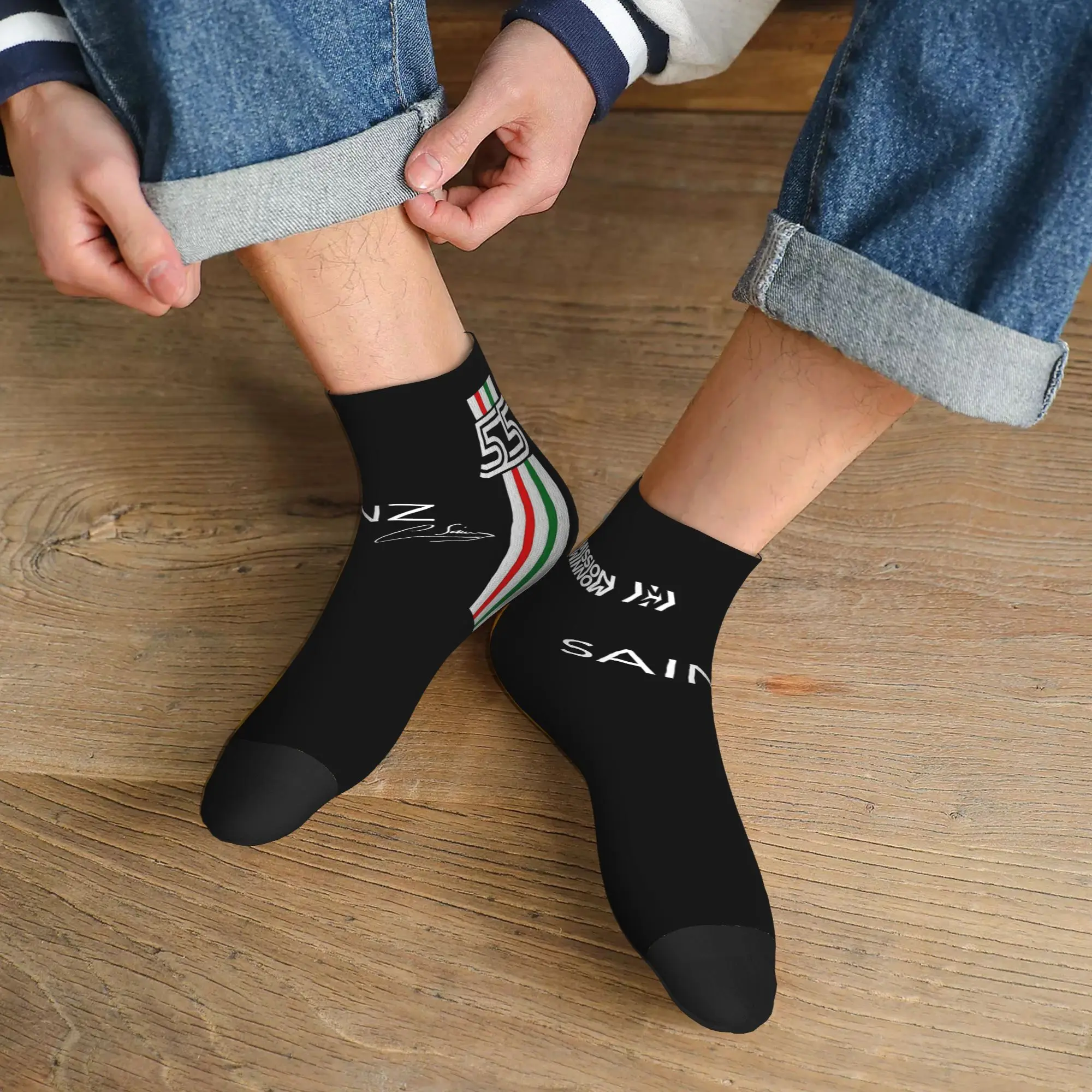 

Всесезонные Carlos Sainz Jr F1 Signature Graphic - темные носки Спортивные носки средней длины Мягкие забавные чулки для мужчин и женщин