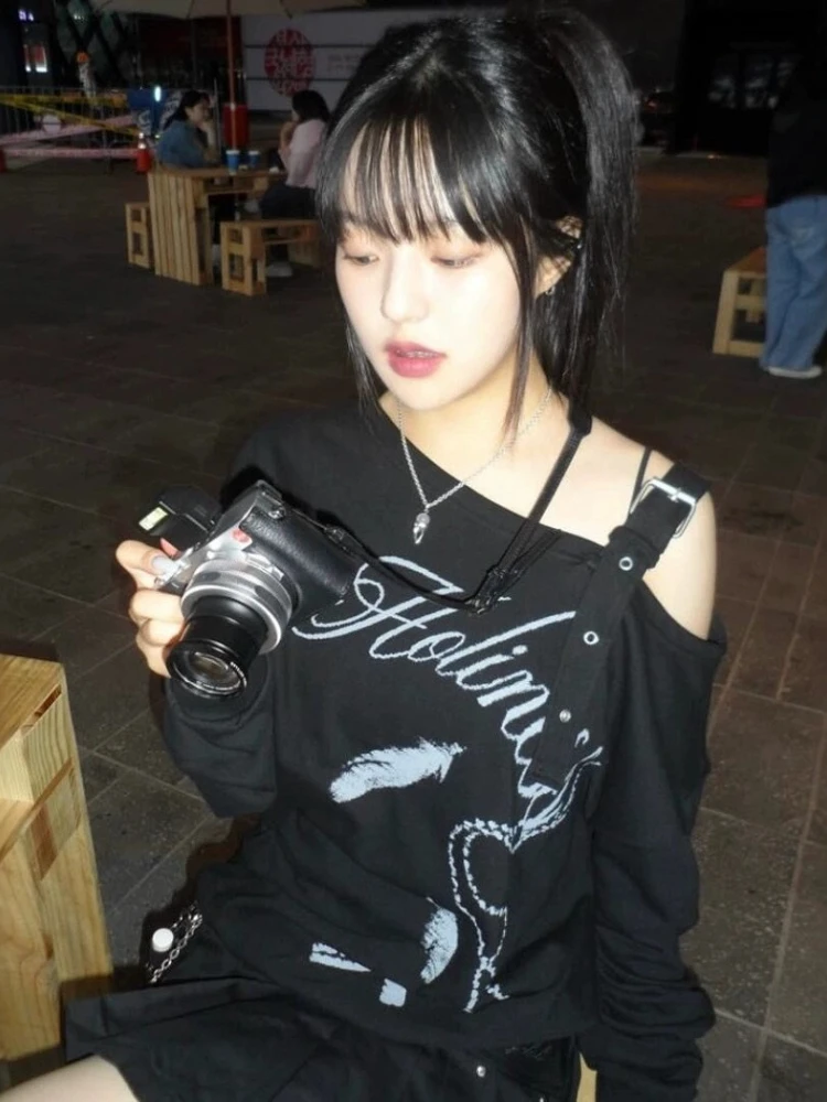 بلوزات كلاسيكية للسيدات مطبوع عليها حروف وأكمام طويلة فضفاضة كبيرة الحجم Y2k بدون أكتاف وأربطة مع قلنسوة غير رسمية 2025 ملابس الشارع