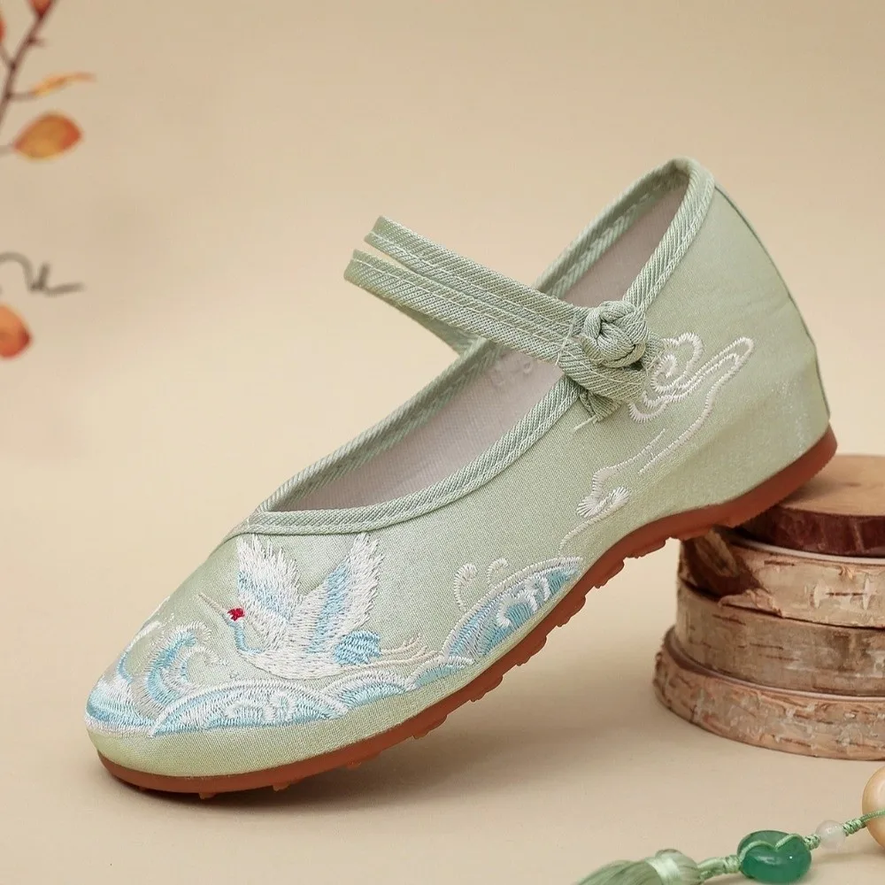 

Chinese Style Girls' Dancing Shoes Soft Sole Non-slip Embroidered Cloth Shoes Professional Comfortable Ancient Dress Up Shoes