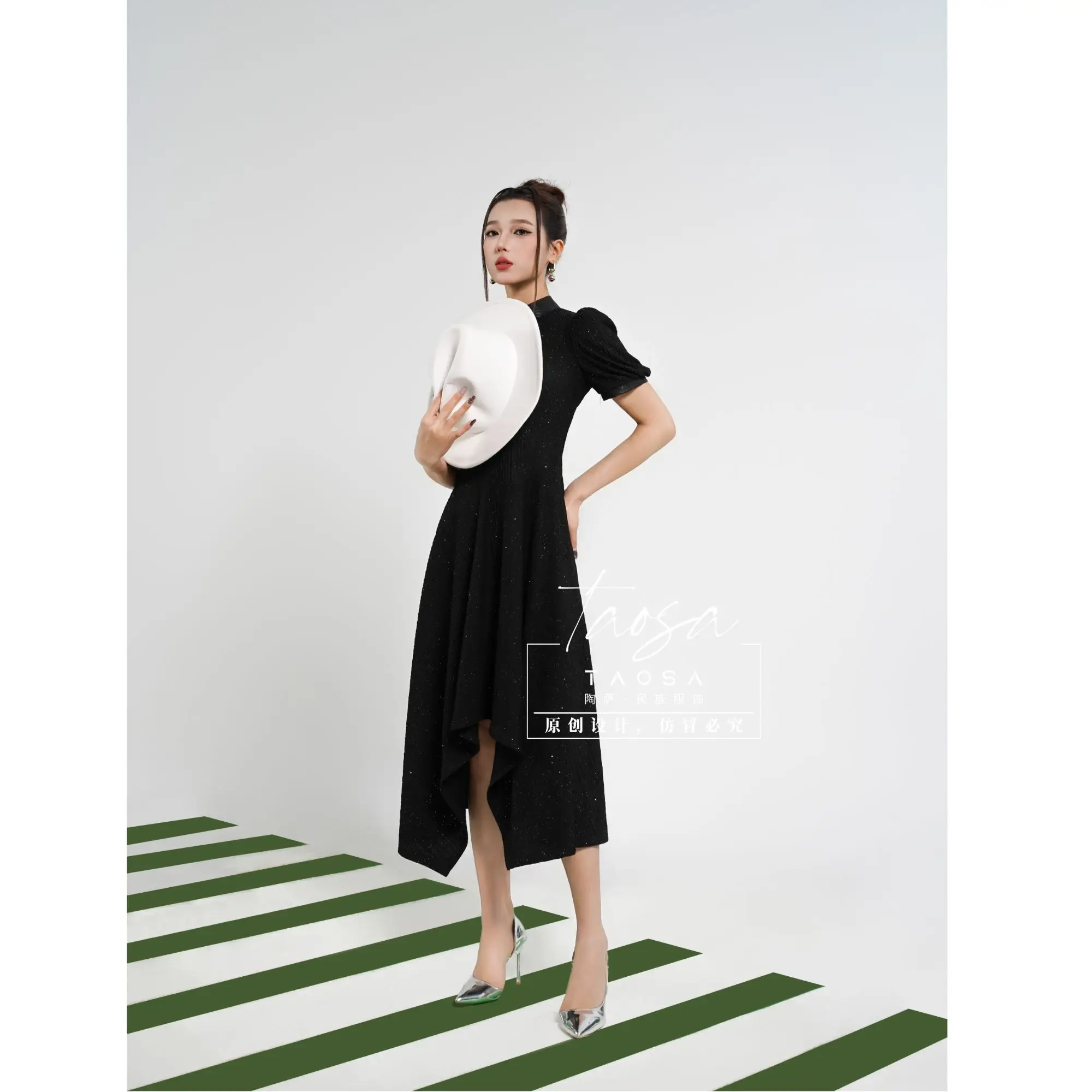 فستان أسود بأكمام قصيرة #4