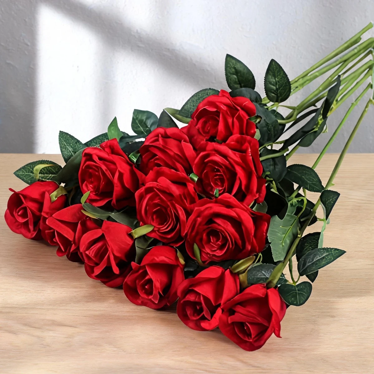 12 Stück Realistische Künstliche Rosen-Bouquets für Hochzeiten, Geburtstage und Mehr, für Blumenarrangements und Heimdekoration 2027