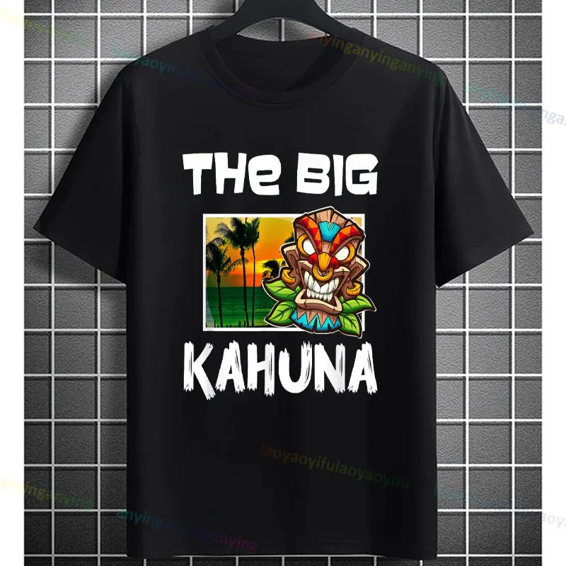 ตลก "Getting Freaky At The Tiki" ฮาวาย Luau กราฟิก TShirt อารมณ์ขันสไตล์ลําลองสีดําผ้าฝ้ายแขนสั้น TEE streetwear