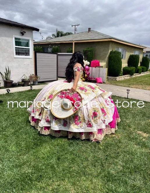 Biało-różowa księżniczka Quinceanera Sukienki Off Shoulder Kwiatowa aplikacja Gorset vestidos de 15 años vestido de catrina Mexicana