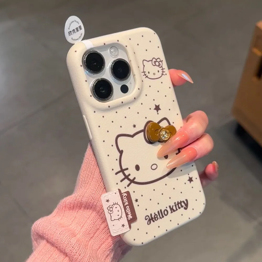 لتقوم بها بنفسك Kawaii HelloKitty حافظة هاتف آيفون 17 16 13 برو ماكس 14 15 Plus 12 Mini 7 8 SE 2 3 غطاء دمى كرتونية ناعمة