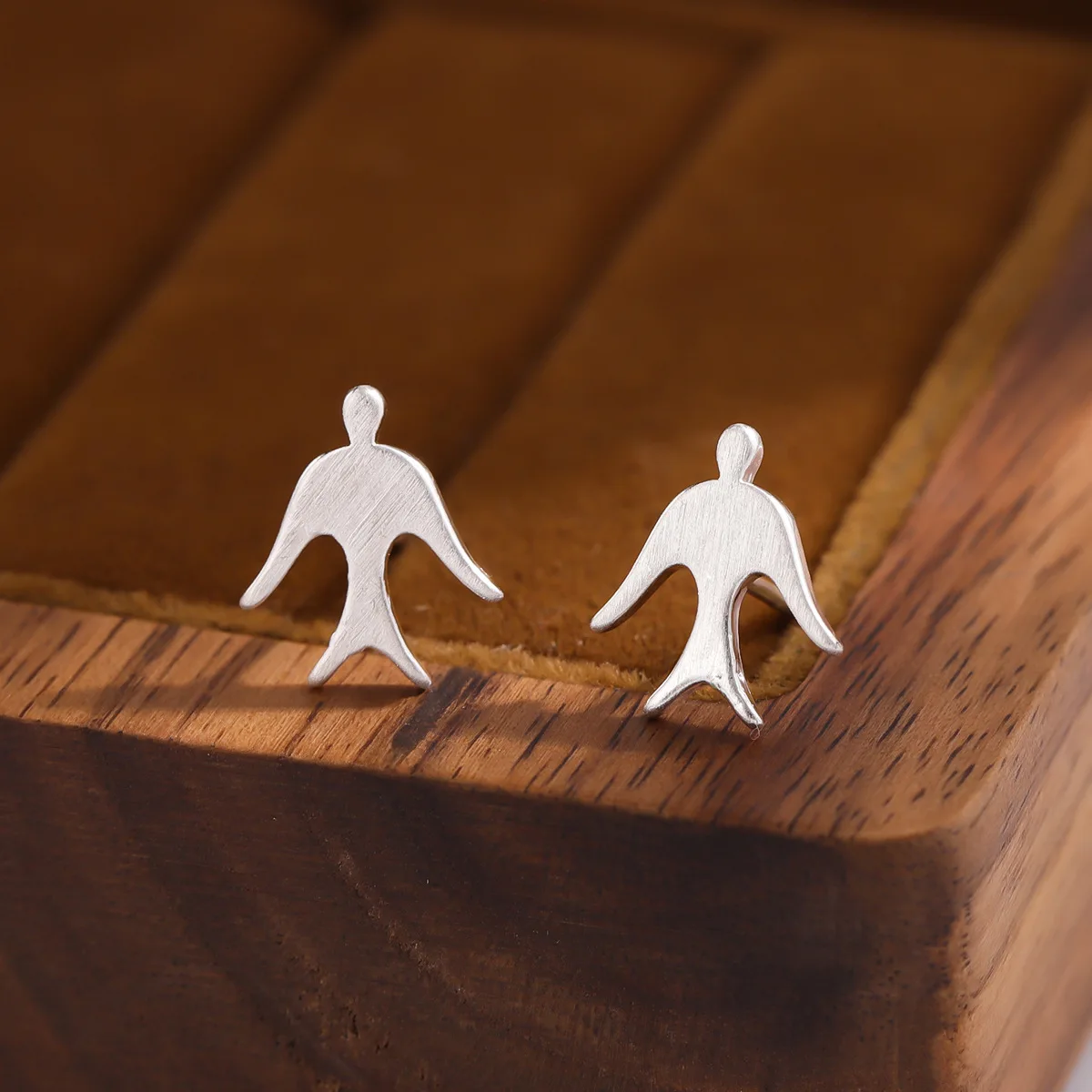 

New Fashion Jewelry Small Fresh Simple 925 Sterling Silver Cute Little Swallow Bird Exquisite Female Stud Earrings E251