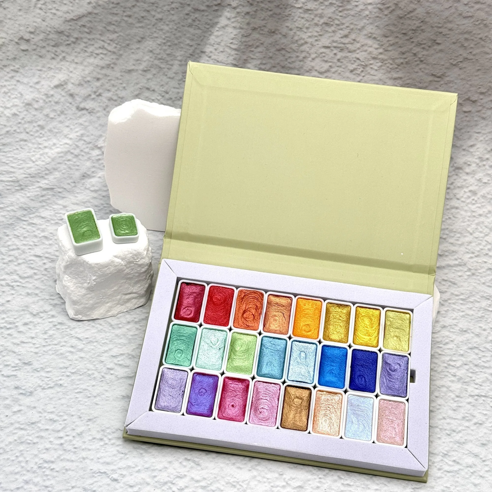 24 Kolory Stałe Farby Akwarelowe Brokatowe Farby Akwarelowe 2,6 ml Duża Pojemność Odpowiednie do Profesjonalnego Malowania Akwarelami