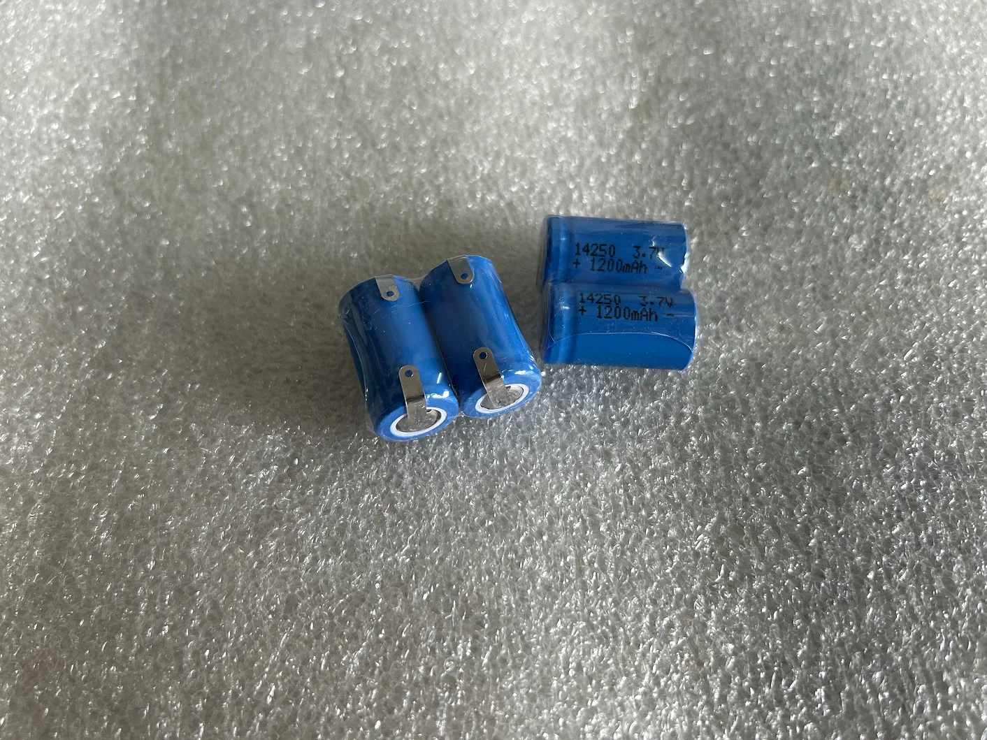 10pcs Solder Tab 3.7V 14250 Rechargeable Lithium Battery 14250 3.6V Red / Green External Line Penlight Rechargeable Battery