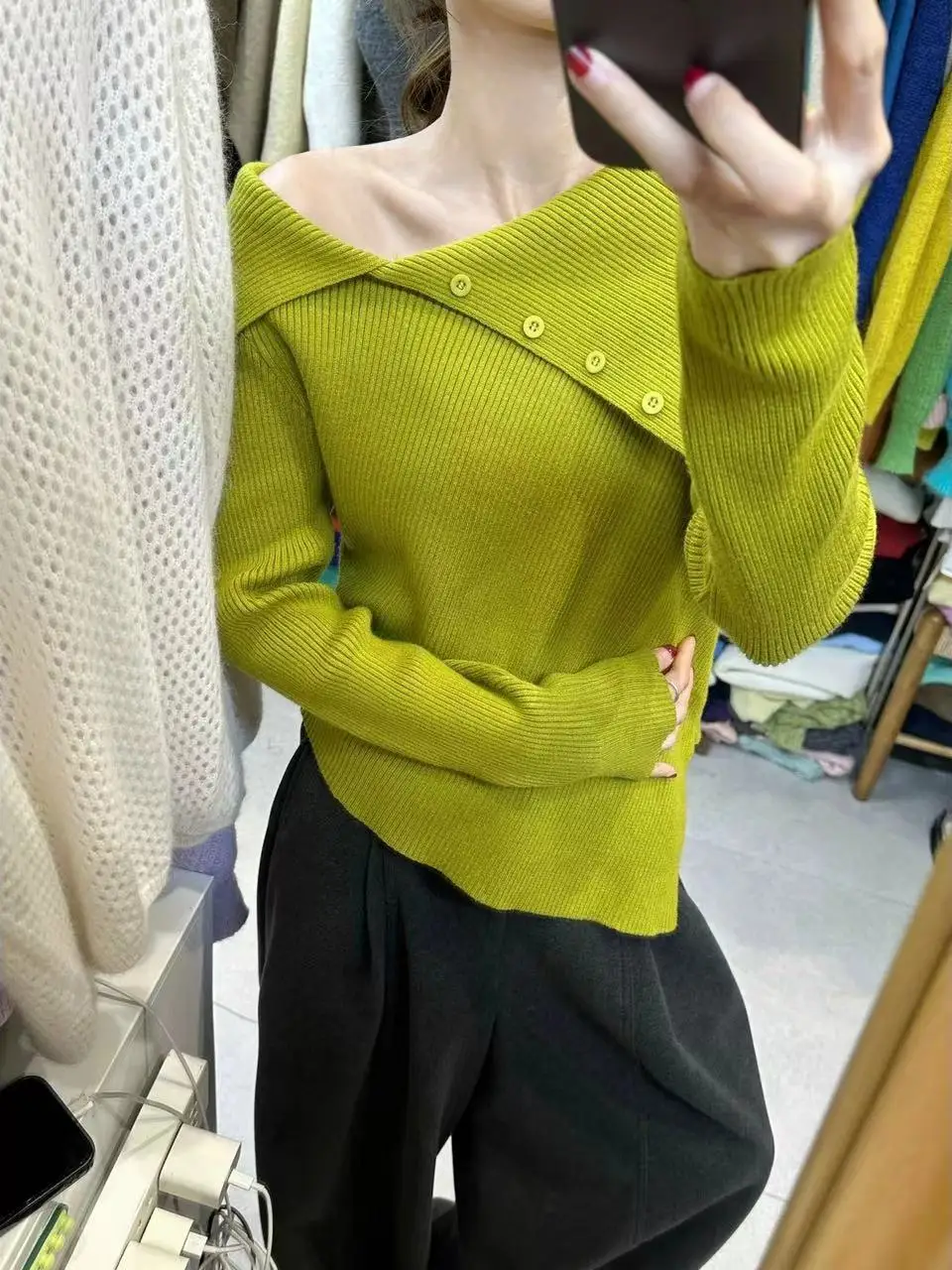 エレロングスベニットウェア レディース ファッション ユニークな大きな襟デザイン スリム 秋の新作 スレ2025 トレンドセーター