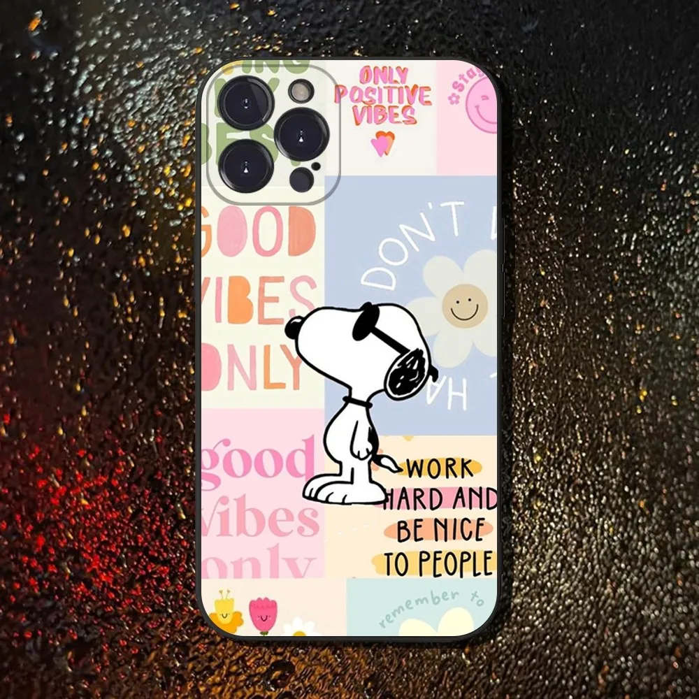 Casing Ponsel Kartun S-snoopys untuk iPhone 16,15,14,13,12,11 Plus,Pro Max,XS,X,XR,SE,Mini,8,7, Sampul Hitam Silikon Lembut