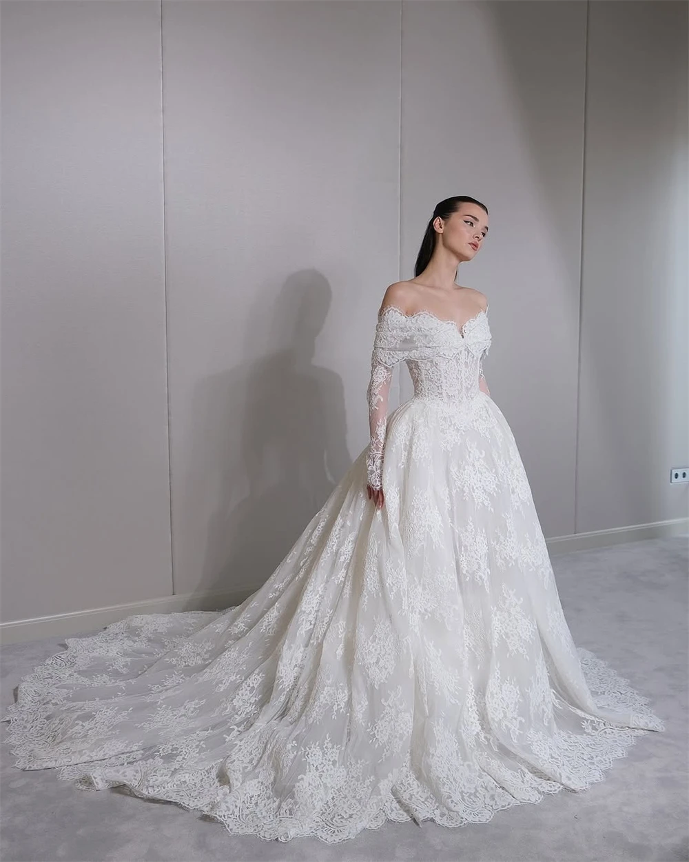 

Customized Dreamy White Lace Bridal Gowns Formal Sweetheart Long Sleeves Wedding Dress Sexy A-Line Court Train Vestido De Novia