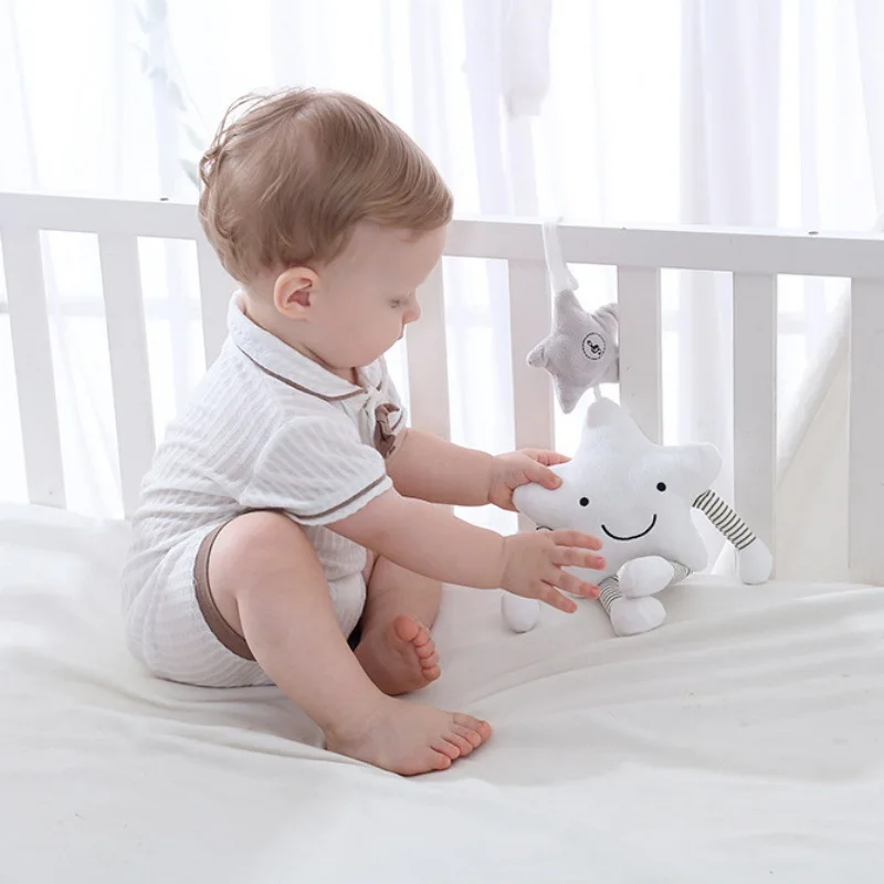 Mainan gantung bayi usia 0-1 tahun, liontin lonceng angin musik pentagram putih, mainan gantung kereta dorong, mainan gantung tempat tidur.