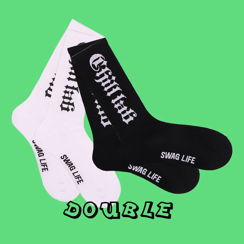 

Double Pairs Gothic Letters Hiphop Skateboard Black Men Socks Classic Joker Street Tide White Women Stockings