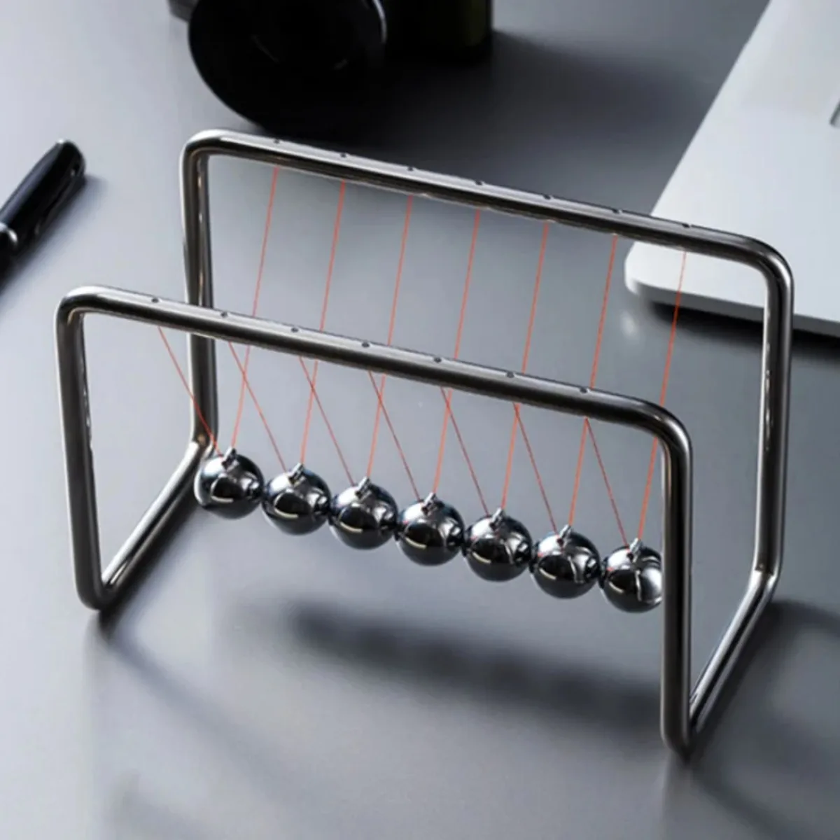 Metal 7 Balls Newton\'s Cradle for Office Stress Relief Desk Accessories Newton Pendulum Balance Table Decor Birthday Present