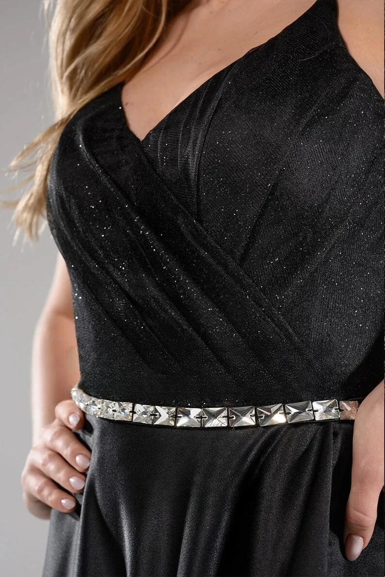 Abito da ballo lungo in raso con scollo a V e spalline per invitati al matrimonio gotico con abiti da sera maxi per la laurea con spacco alto
