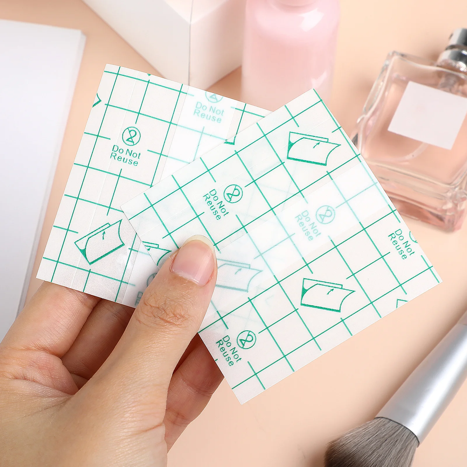 

200Pcs Adhesive Makeup Palette Stickers Disposable Hand Palettes Mixing Palettes Makeup Supplies Make Up Palette