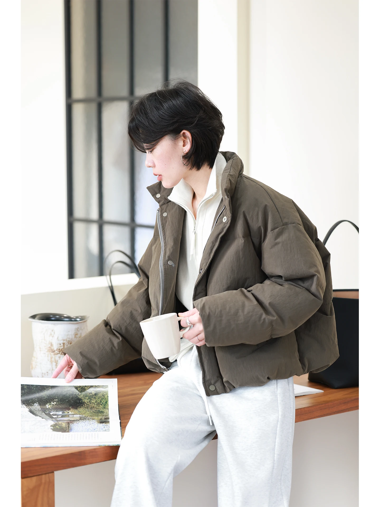 เสื้อโค้ทผ้าฝ้ายคอตั้งแบบเรียบง่ายสำหรับผู้หญิง รุ่นใหม่สำหรับฤดูหนาว ขนาดเล็ก สีขาว 90 ชิ้น