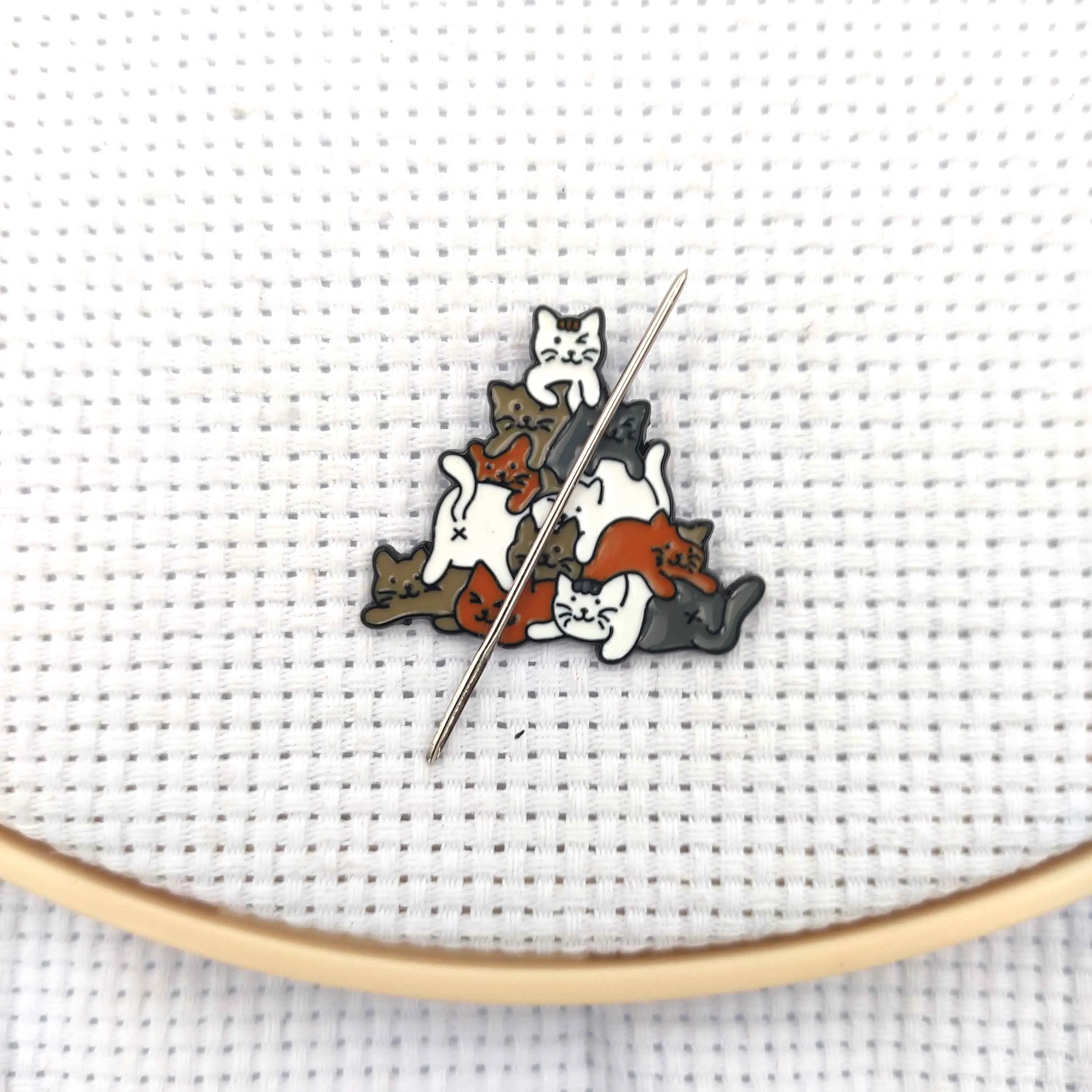 Needle Keeper Magnet Puppy Dogs Needle Minder Cute Magnetic Needle Keeper Finder Sewing Needles Holder Cross Stitch Embroidery