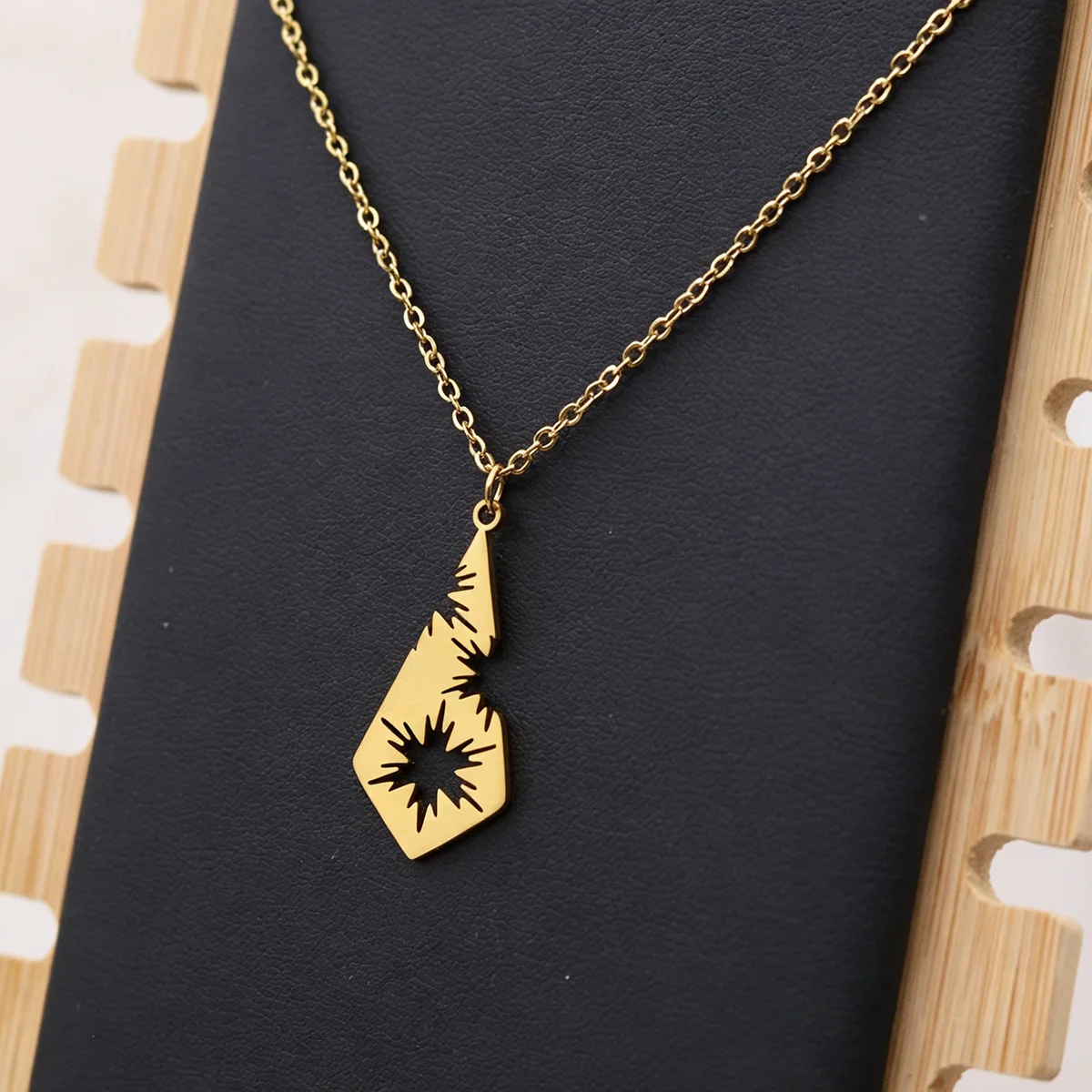 Chandler Stainless Steel Broken Star Pendant Necklace Dainty Geometric Charm Necklace Trendy Jewelry Accessory Gift for Women