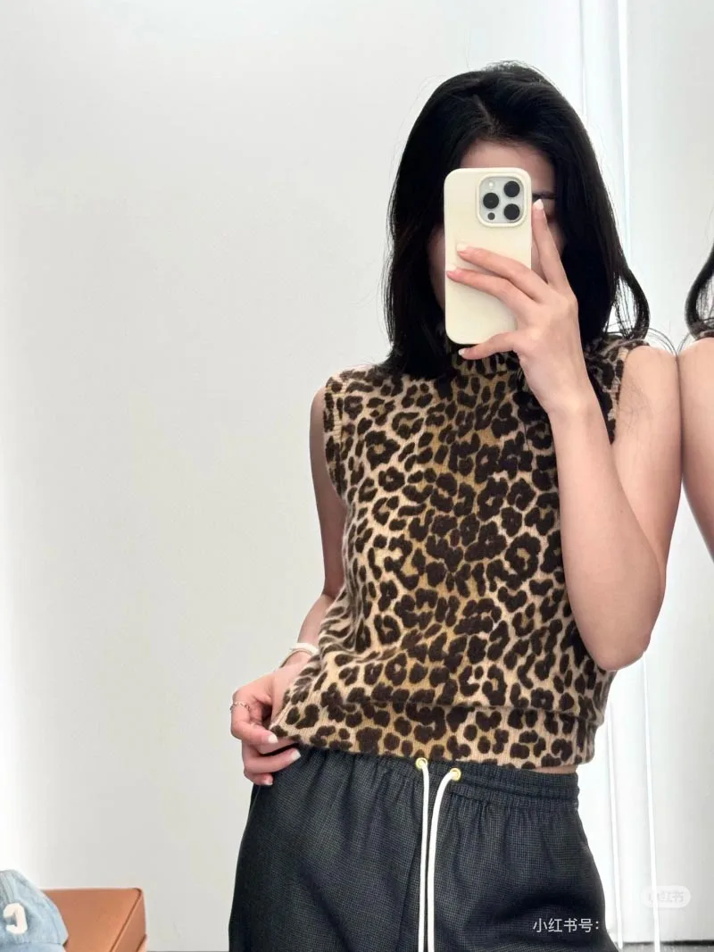 2024 Autumn/Winter New Women's Sweater Fashion Exquisite Sleeveless Sexy Leopard Pattern Jacquard Knitted Tank Top