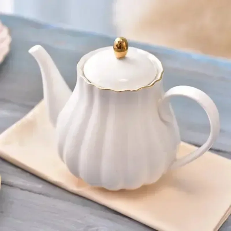 Ceramic Teapot Pumpkin Shape Hand Painted Gold Bone China Teapot With Tea Strainer Elegant Tea Pot Set 1L