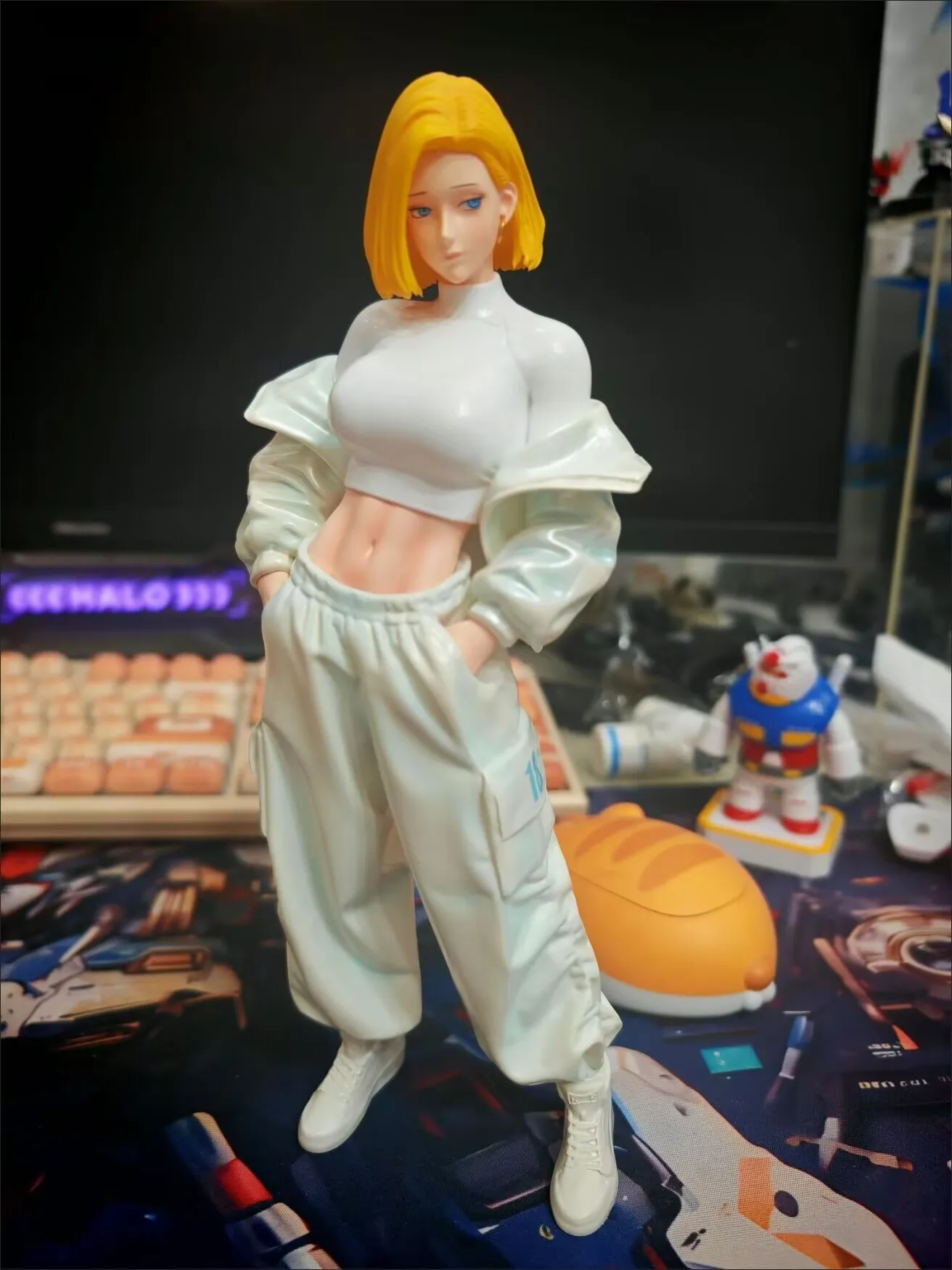 ฟิกเกอร์อนิเมะดราก้อนบอล แอนดรอยด์ 18 ชุดขาว แบบตั้งโชว์ ของสะสม ของตกแต่งโต๊ะทำงาน ของเล่นเด็กผู้ชาย ของขวัญ