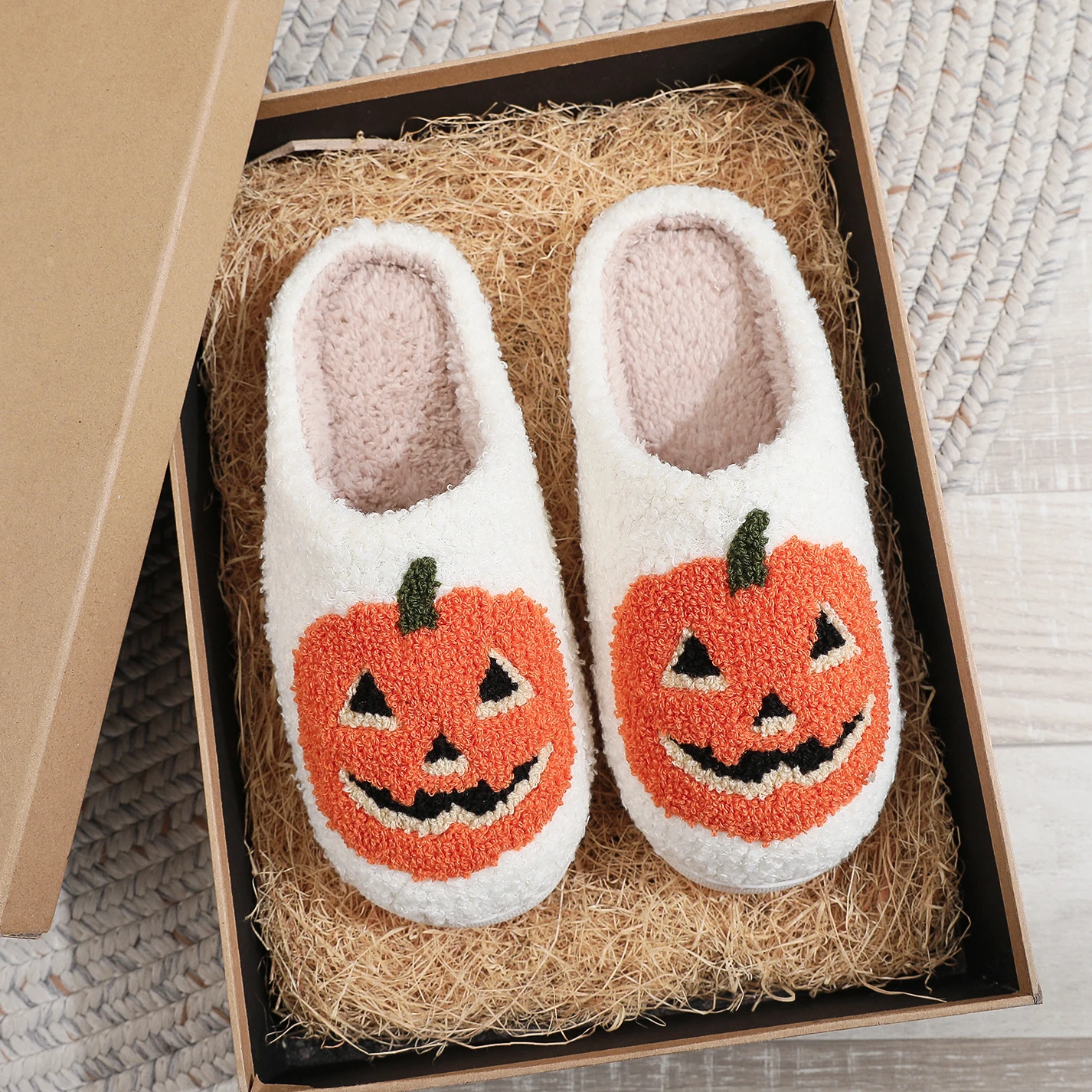 Halloween Pumpkin Pattern Plush Slippers, Closed Toe Soft Sole Flat Shoes, Cozy & Warm Fuzzy Home Cute