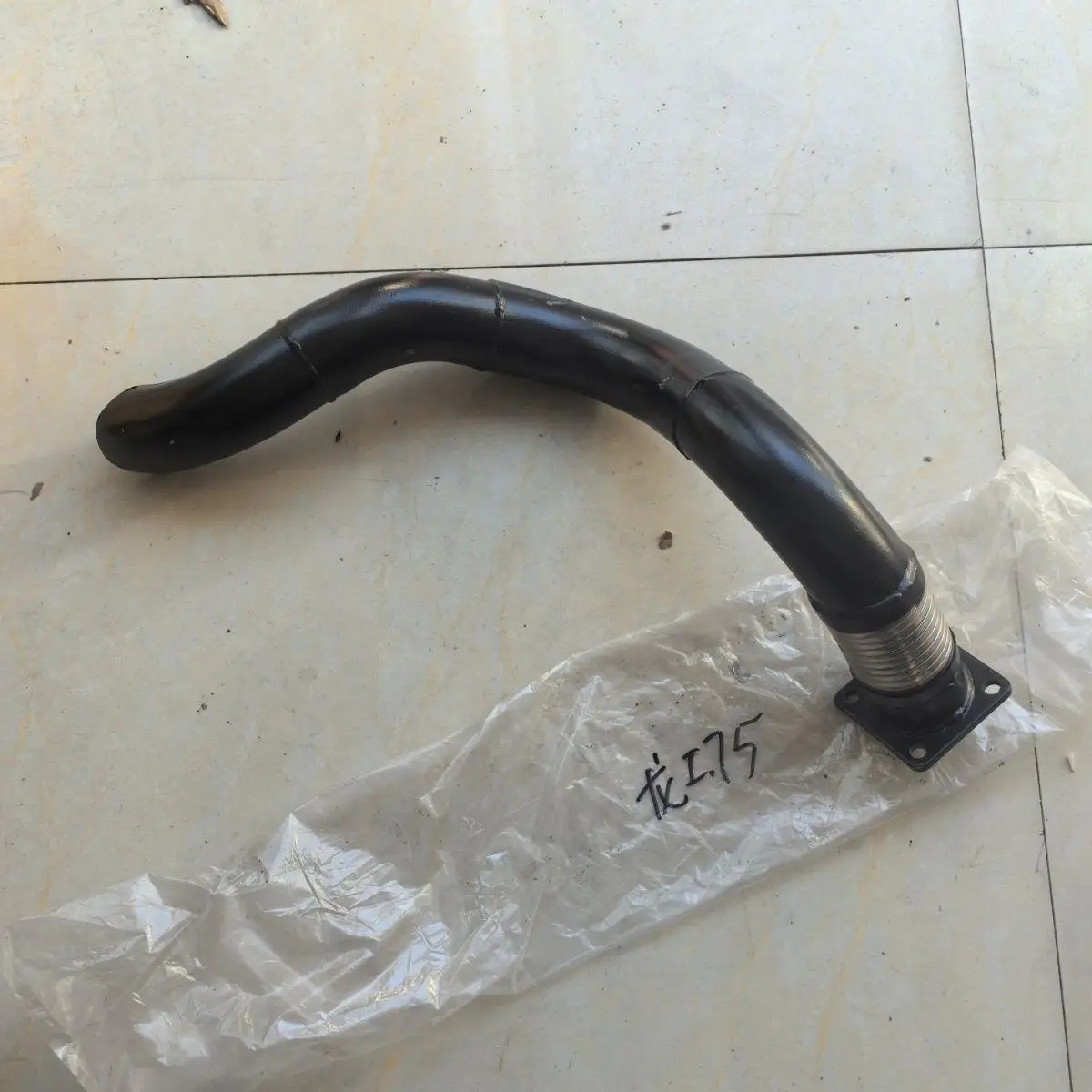 Excavator Muffler Exhaust Pipe Tail Tube Assembly Heavy Duty Steel Replacement with Clamps for 75 Model Digger Machine Use