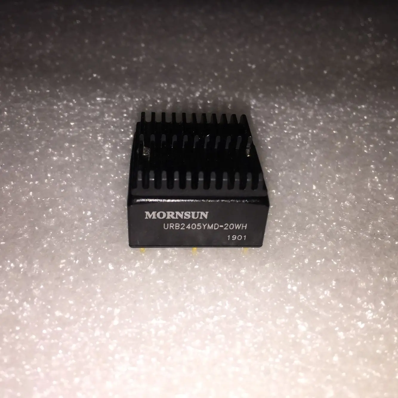 URB2405YMD-20WH Jinshengyang DC-DC power module 9-36V to 5V4A 20W with radiator