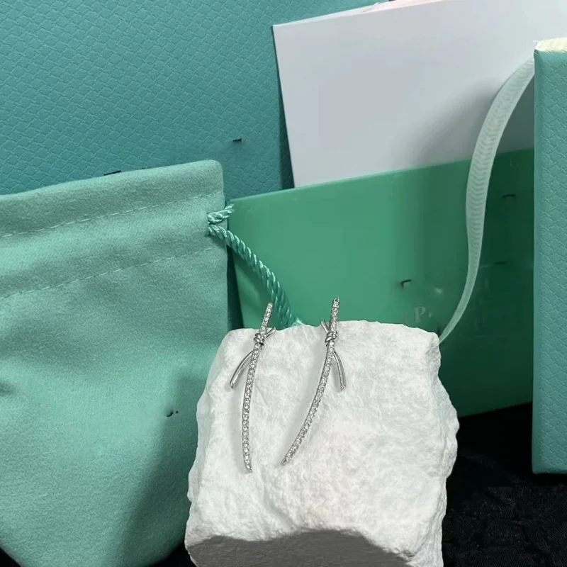 

Ювелирное изделие из стерлингового серебра с муассанитом и белым золотым покрытием в форме цветка для свадьбы