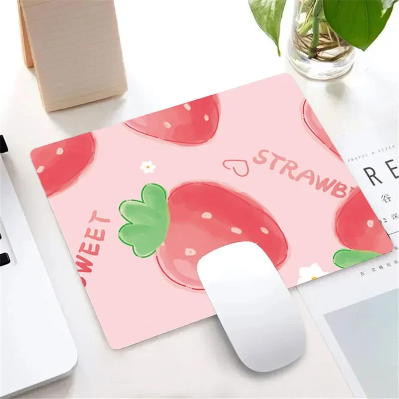 

Strawberry Mouse Pad New Small Size Cartoon Fruit Desk Mat Accessory Gaming Laptop Non-slip Mousepad 21x26cm Office Accessories