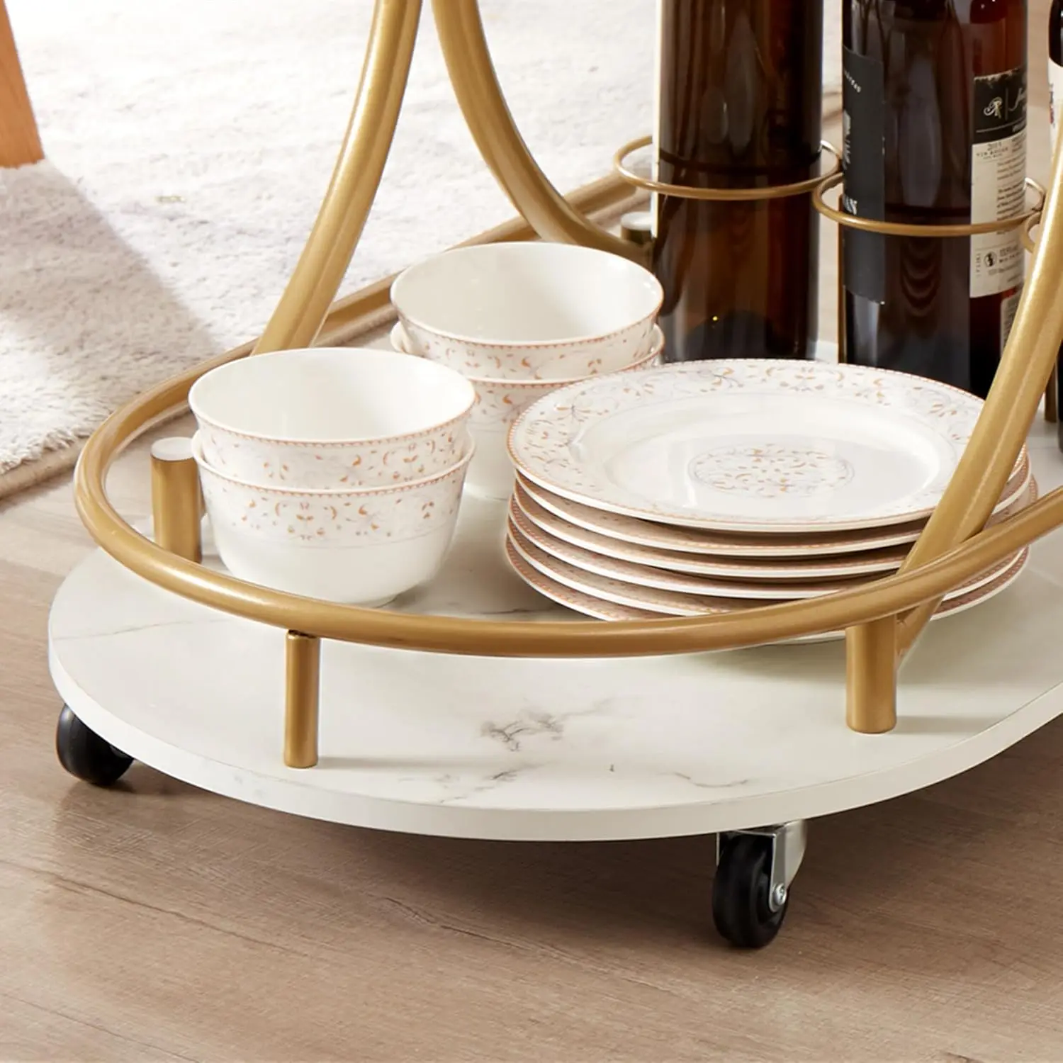 ミキバマ-家庭用ワインラック付きのモダンなバーカート、リビングルーム用のポータブルミニバーテーブル、ゴールデンメタル、小さな木製のサービング
