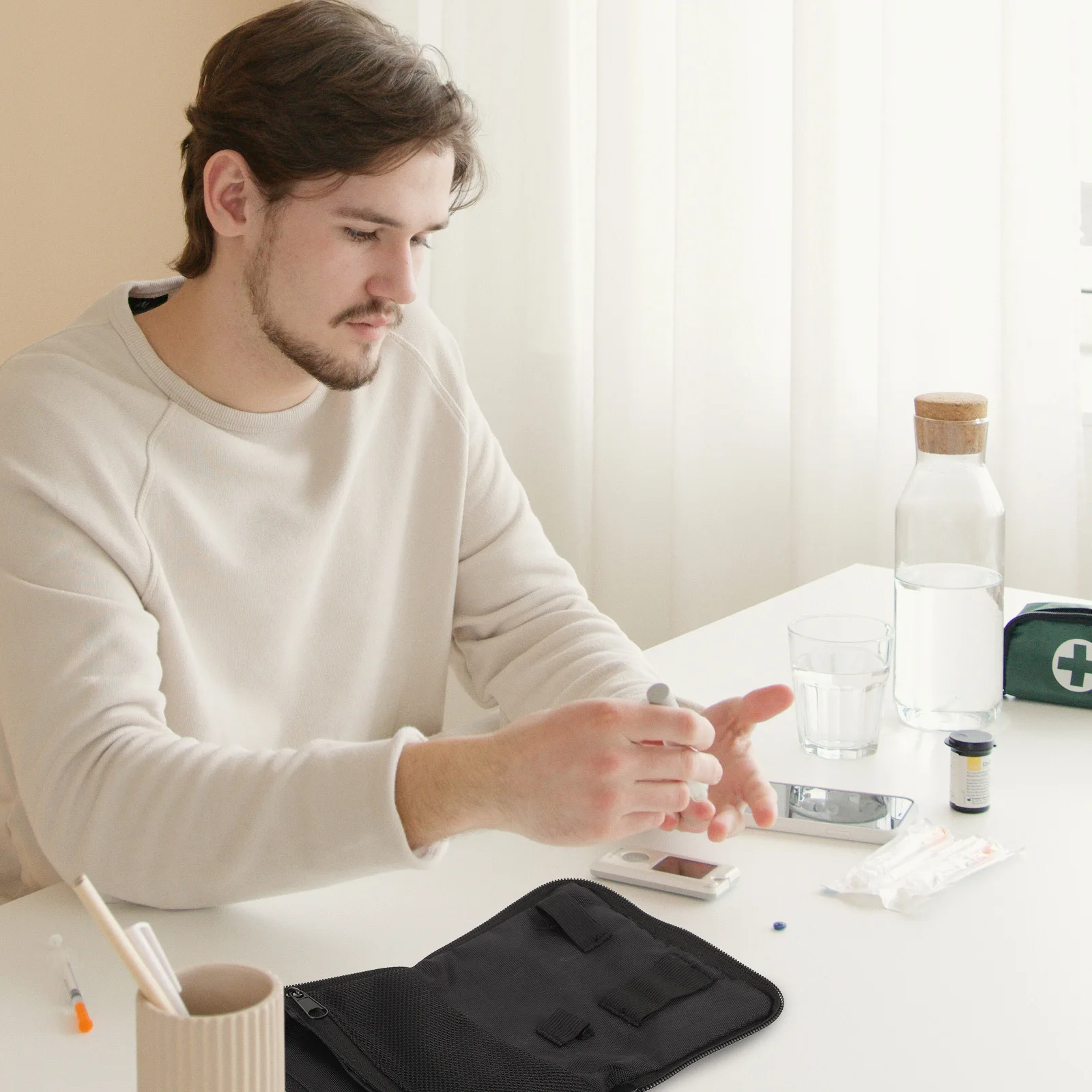 حقيبة محمولة لمراقبة الجلوكوز حقيبة تخزين لمرضى السكري متينة مقاومة للخدش ومقاومة للتآكل وسحاب للإغلاق