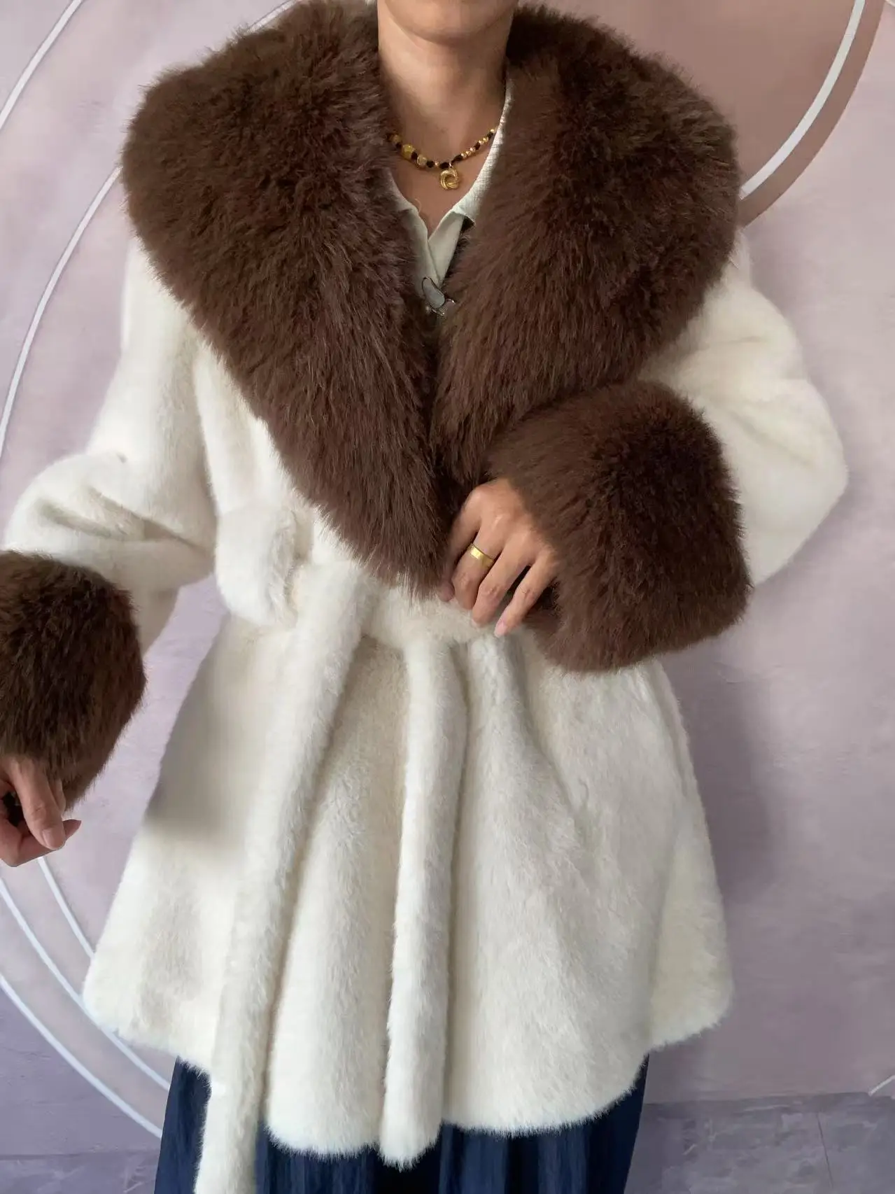 Luxury High Quality New Large Fur Collar Fur Coat Belt Slim Jacket Women Winter Warm Eco-Friendly Mink Fox Fur Coat Premium Tops