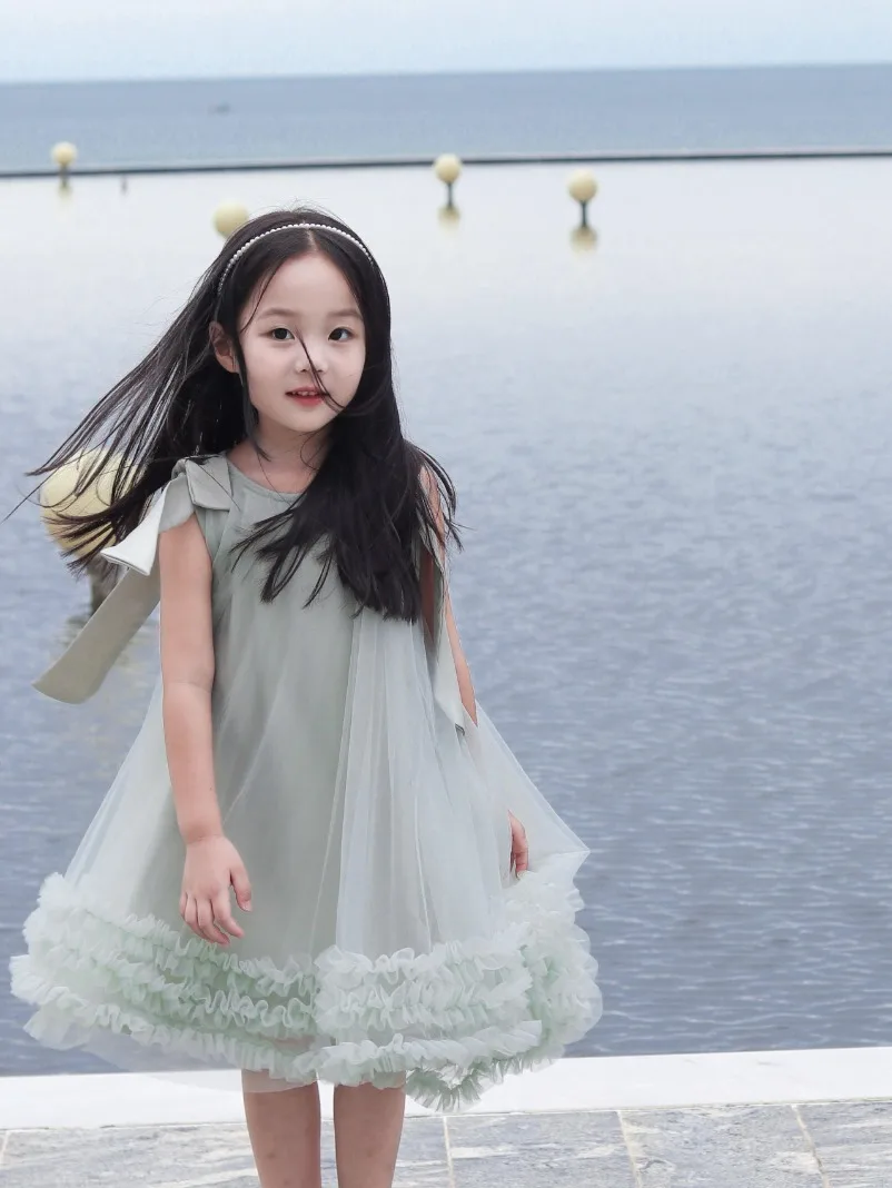 

2025 Korean Girls Party Dresses Edition Girls Sleeveless Bow Solid Color Sweet and Gentle Princess Dress Childrens New Trend
