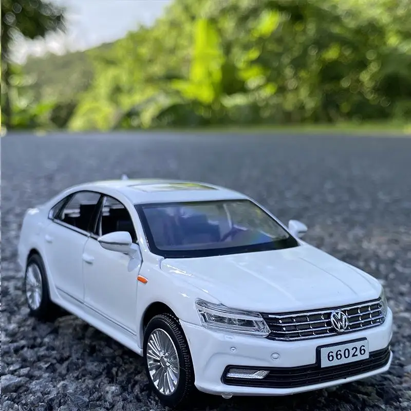 1:32 Volkswagens Passat Alloy Car Model Diecast & Toy Vehicles Toy Car Metal Model Collection High Simulation Toy Gift