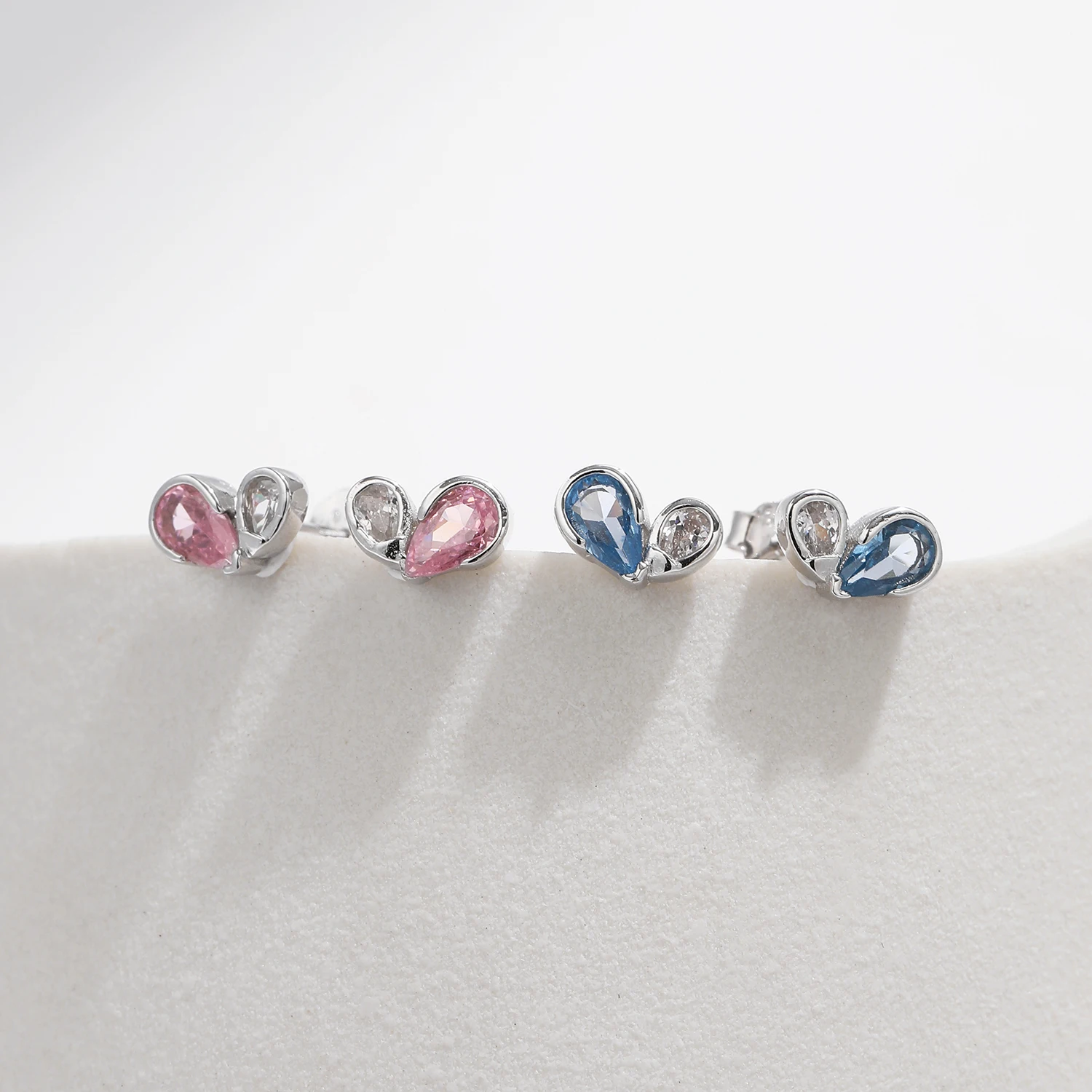 MODIAN 925 Sterling Silver Romantic Tiny Hearts Stud Earrings Delicate Colorful CZ Earrings for Women Party Fine Jewelry