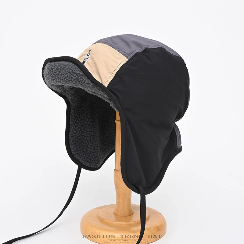 

Winter Lei Feng Hats for Men and Women, Thickened Warm Ear-protecting Pilot Hats, Color-blocked Lambskin Plush Ski Caps