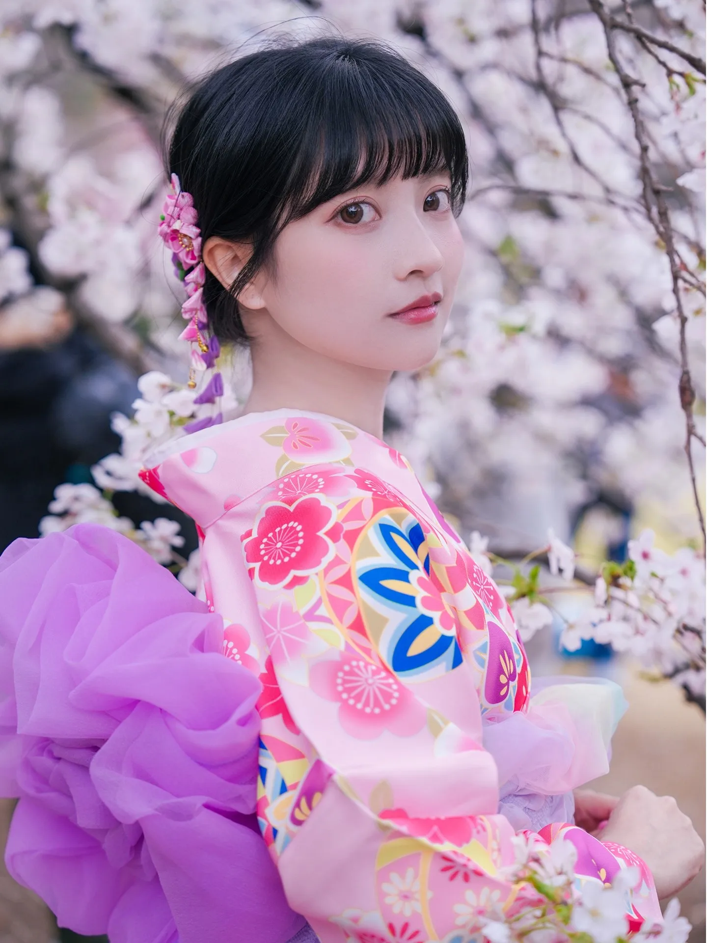 女性用着物風ピンク色の花柄プリント、モダンな浴衣セット、コスプレ衣装、写真撮影用ヴィンテージロングドレス