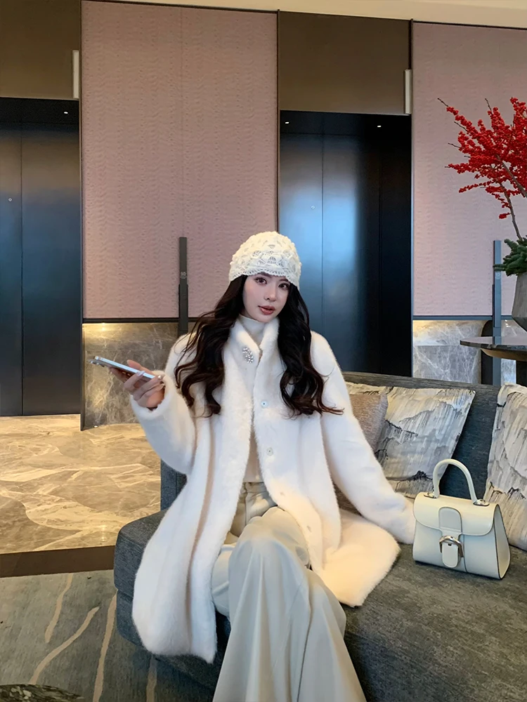 This fleece and thickened fur coat is a versatile and eco-friendly faux mink fur coat for women, looking new for a