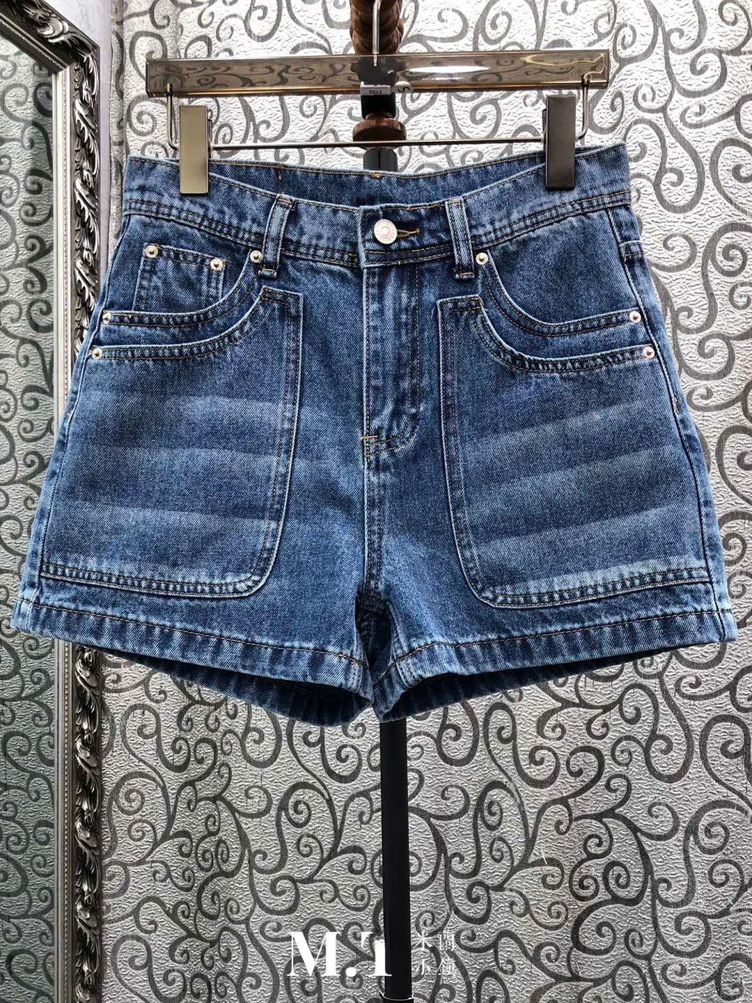

Milan Small Town Retro Washed Blue Multi Pocket Design Commuter Style High Waist Women's Denim Shorts Natural Waist ...