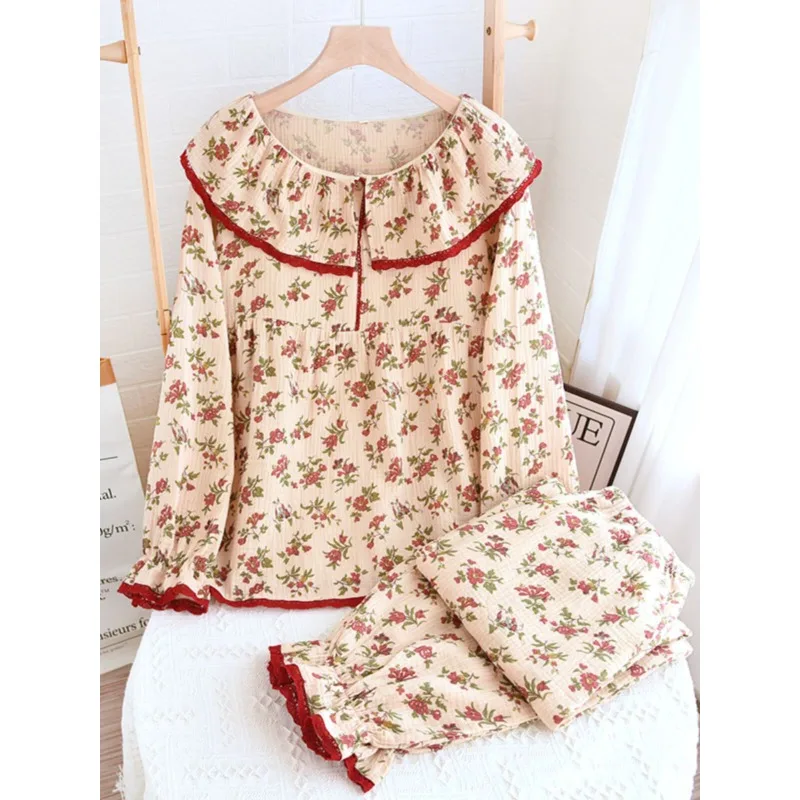 

Комплект женской пижамы из 2 предметов: легкий, с воротником-стойкой, в милом стиле, из двухслойной хлопковой марли, с длинными рукавами, кружевными манжетами и карманами