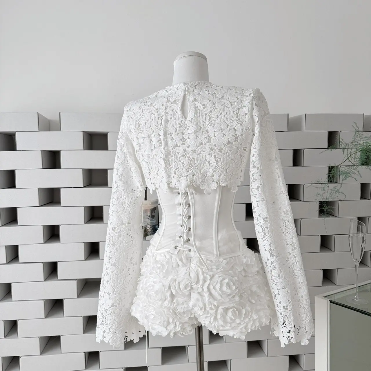 Spring 3D Flower Shorts Suit Women Long Sleeves Tops+Fish Bone Lace Up Top+high Waist Slim Zipper Shorts Female Three Piece Set view 5