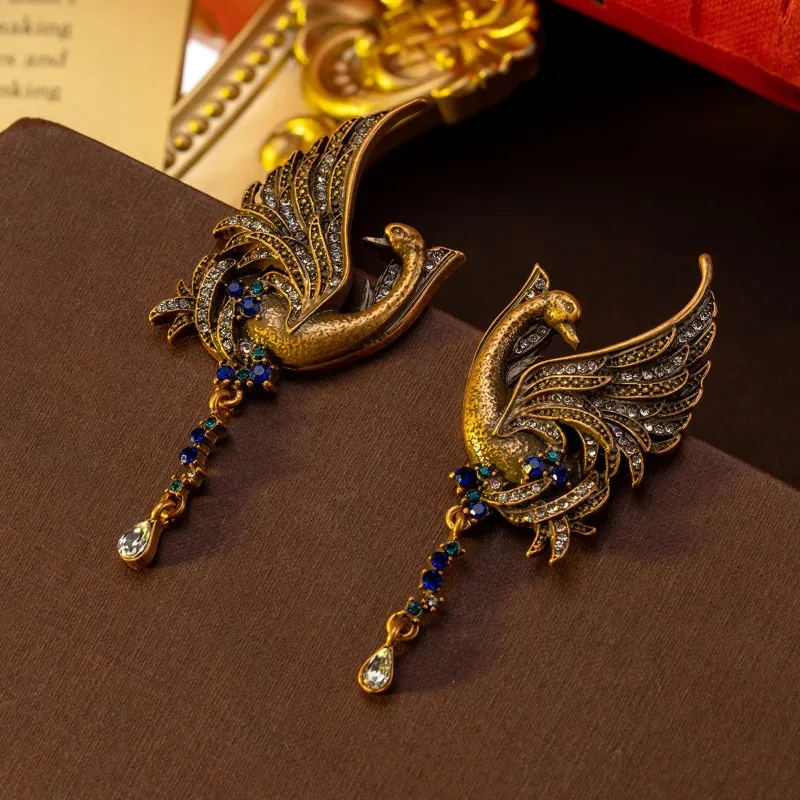 French Stud Earrings Niche Heavy Industry Alloy Diamond Inlaid Oriental Gorgeous Light Luxury Old Swan Medieval High Sense