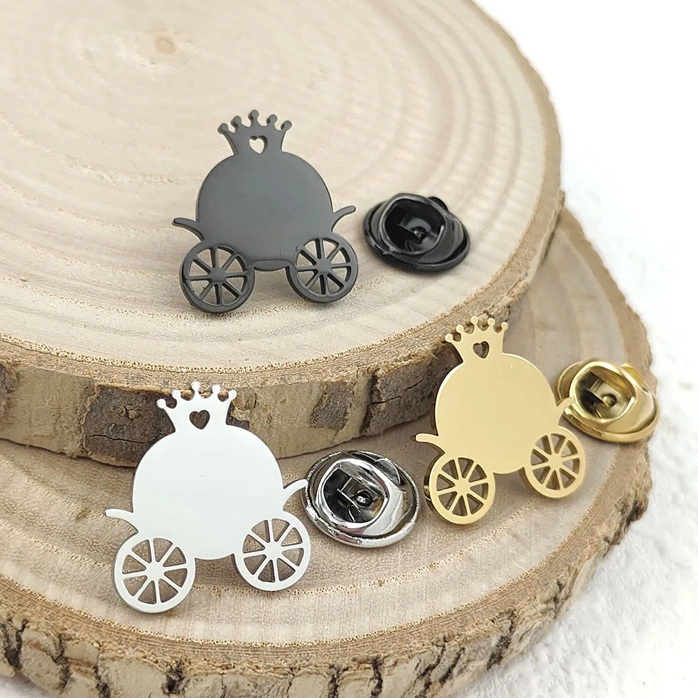 Fairy Tale Crown Carriage Lapel Pin 18K Gold Plated 316L Stainless Steel Pumpkin Cart Brooch Sweet Clothing Accessory