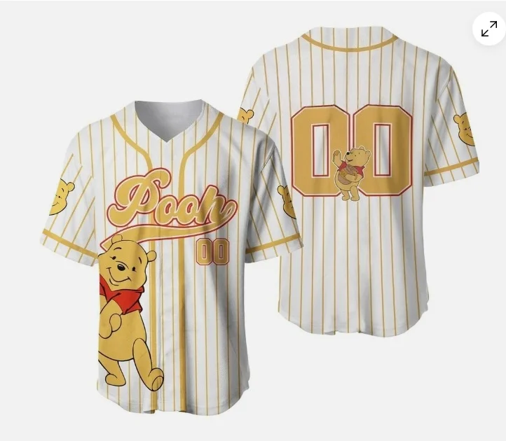 

Бейсбольная куртка Disney Stitch для пар с игривым принтом и цветовыми блоками, выполненная в модном повседневном спортивном стиле.