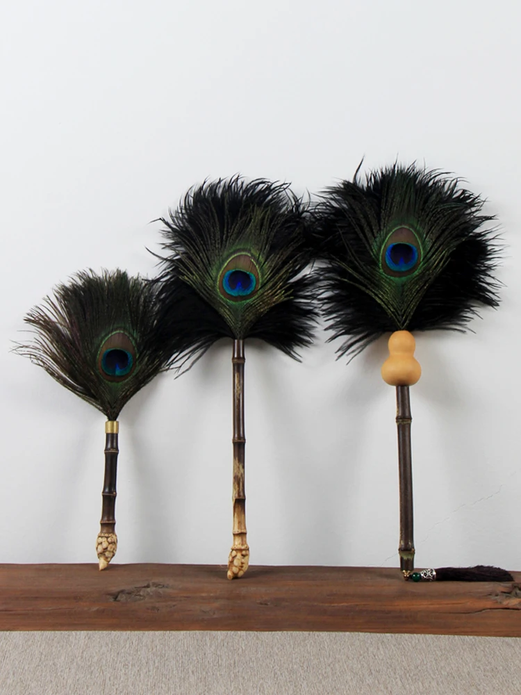 

Щетка для уборки из перьев павлина, декоративная метла из куриных перьев с фиолетовым бамбуковым основанием для дома, чайной комнаты, уборки помещений