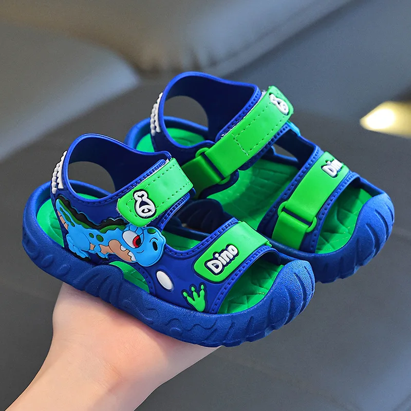 

New children's sandals for boys in the summer of 2026, soft soled anti slip beach shoes for primary, secondary, and tertiary stu