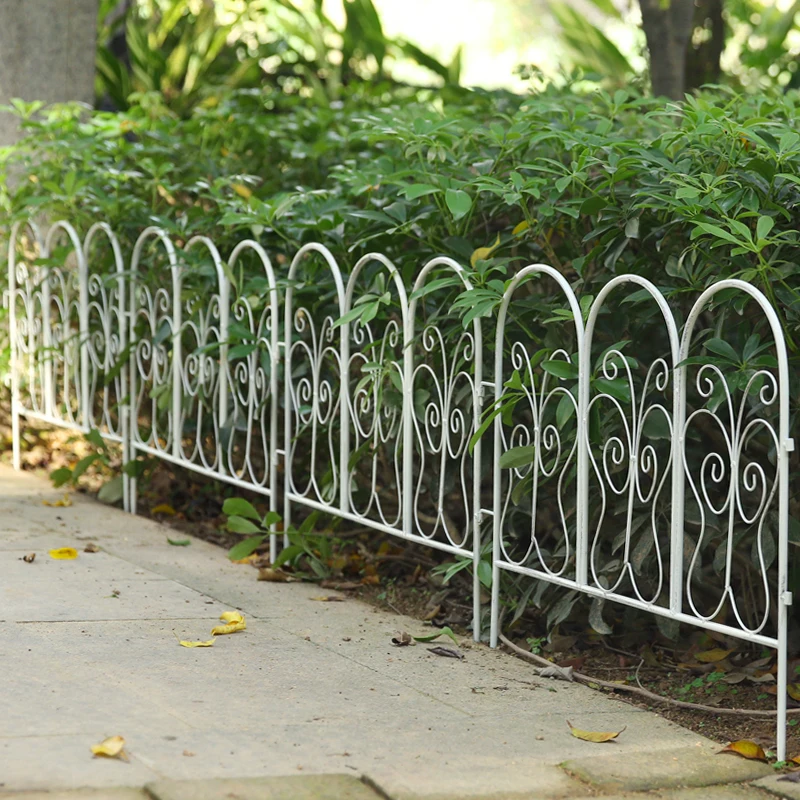 Vintage Iron Garden Fence Rustic Metal Fencing for Flower Beds Decor Border for Vegetable Patch Outdoor Pathway Edging Trellis