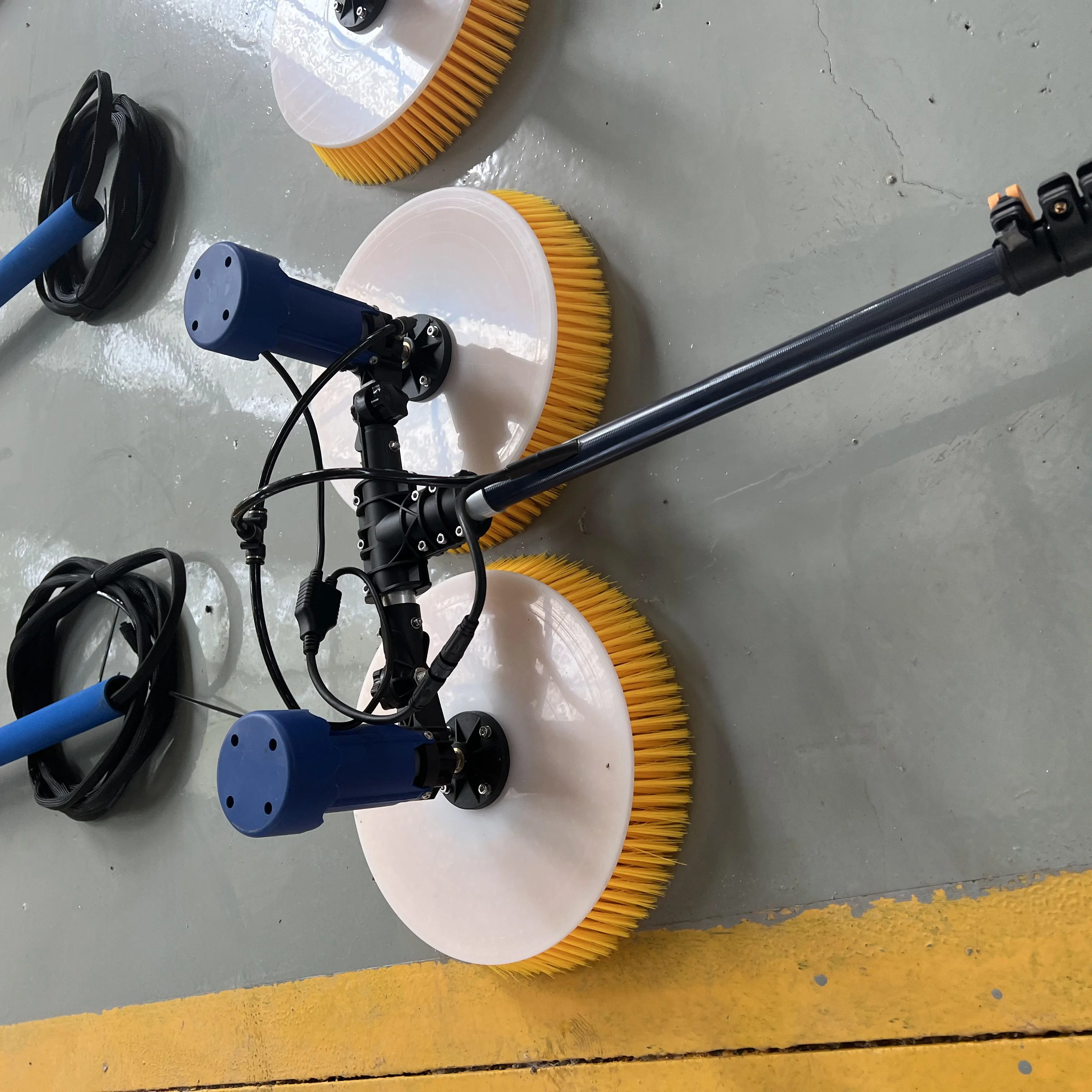 Factory Price Solar Panel Cleaning Brush Rotating Water Powered Rotating Solar Cleaning Brush Solar Plate Cleaning Brush